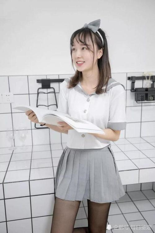 水手服美女丝袜网站,水手服美女的时尚魅力